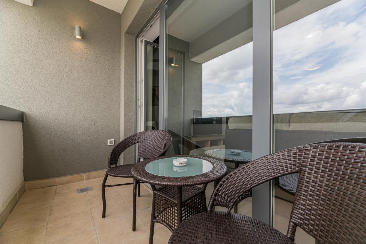 Coresi Modern Apartment Brasov Exterior photo